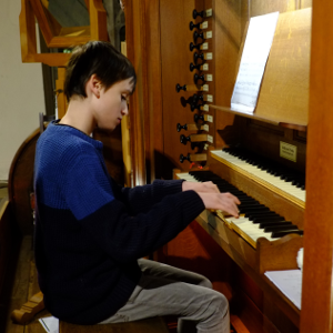 Schoolboy wins scholarship to become youngest person to play the organ at an Oxford college