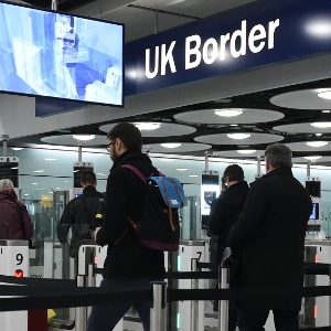 Young EU migrants more likely to be in work than their UK peers 