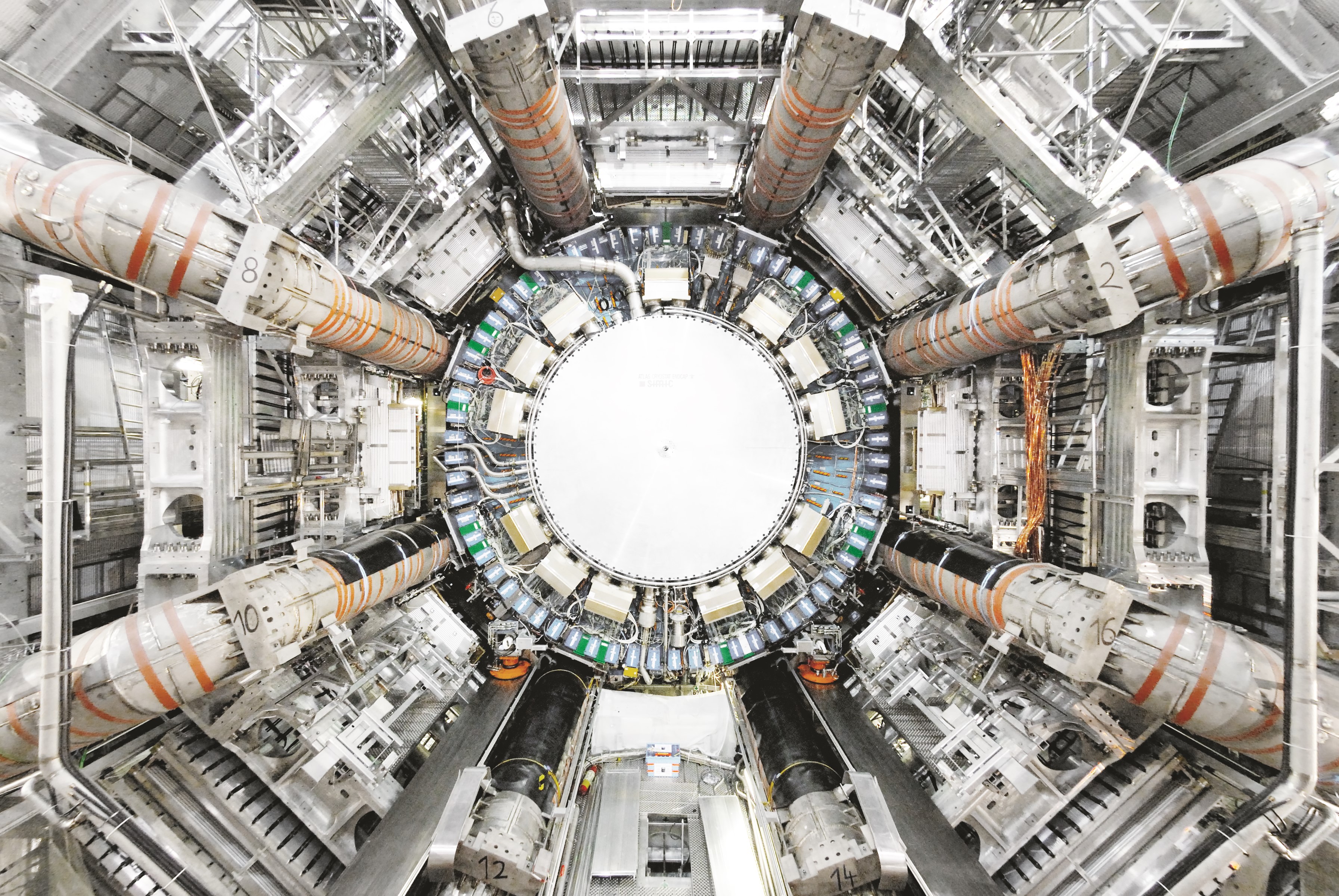 Самая большая частица. ЦЕРН коллайдер. Большой адронный коллайдер ЦЕРН. Большой адронный коллайдер в CERN. Большой адронный коллайдер Atlas.