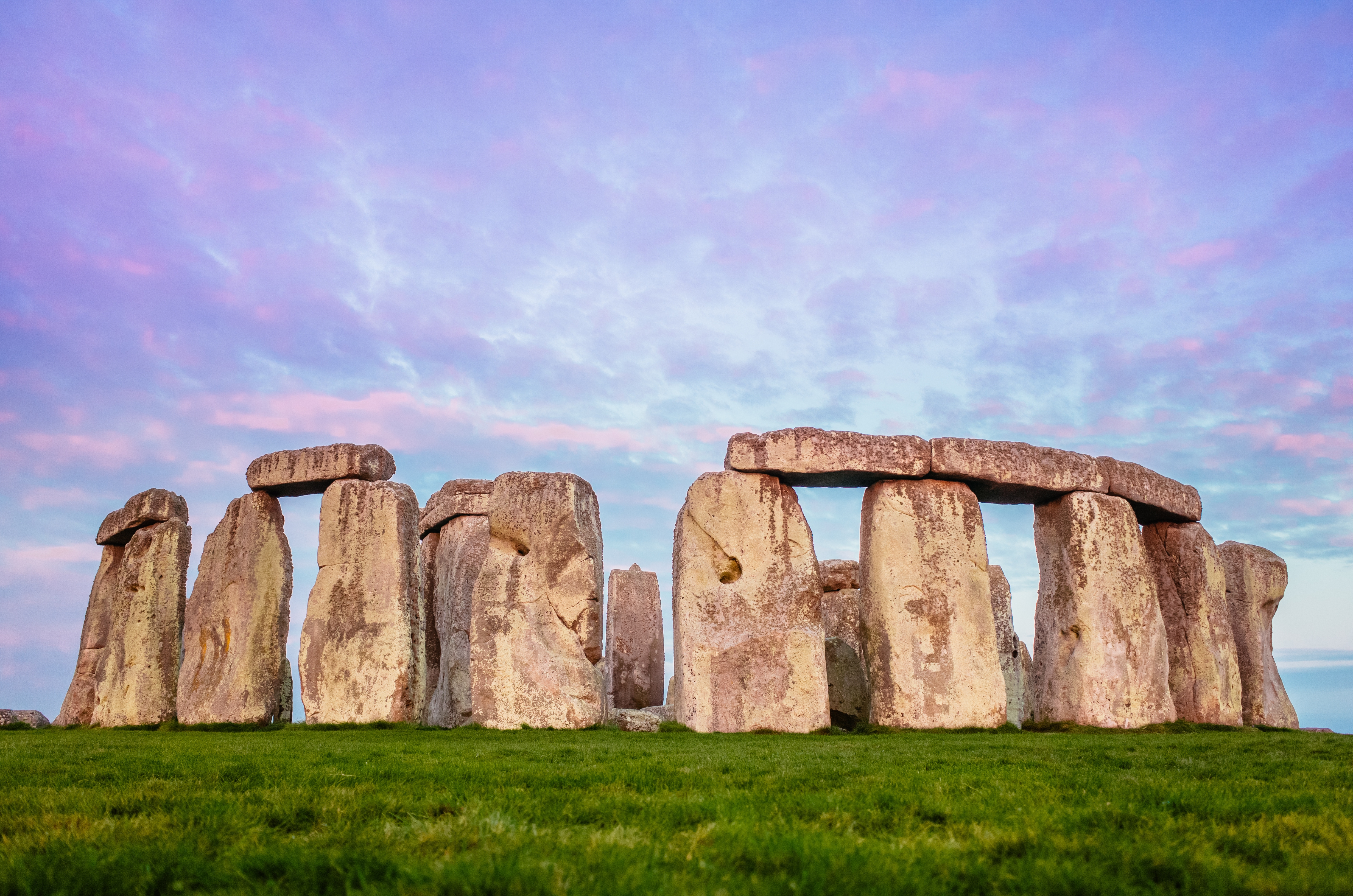 Stonehenge, via ox.ac.uk/sites/files/oxford/field/field_image_main/shutterstock_625998422.jpg 