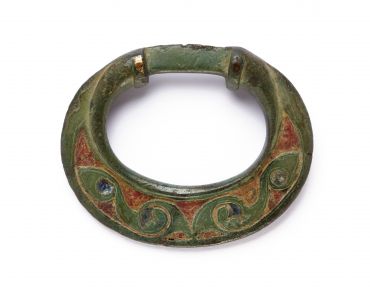 Bronze terret with blue and red enamelled decoration found in Britain dates from the Iron Age. 
