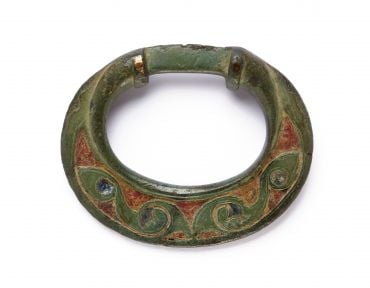 Bronze terret with blue and red enamelled decoration found in Britain dates from the Iron Age. 