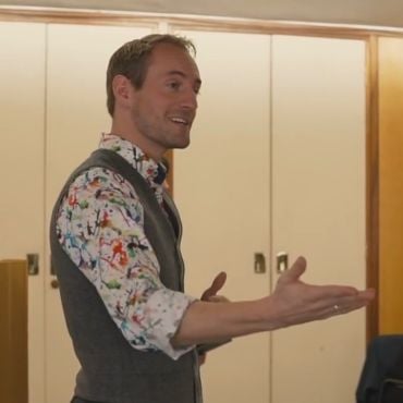 Dr Matthew Williams work with school groups in his role as Access Fellow at Jesus College