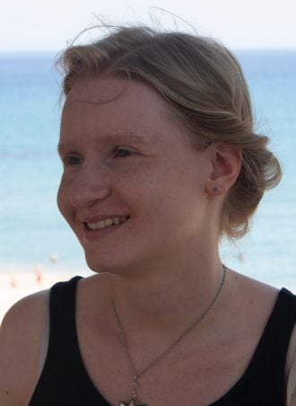 Head and shoulders image of Dr Charlotte Doesburg for Find an Expert