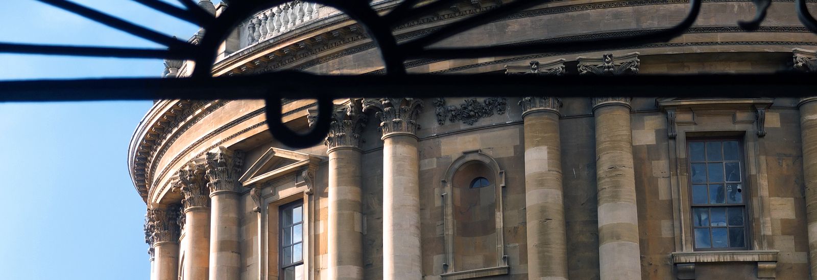 The side of the Radcliffe Camera through a black gate