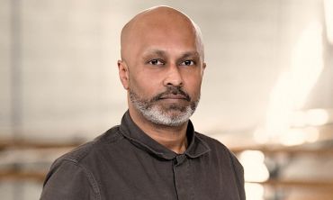 Head and shoulders image of Akram Khan, MBE