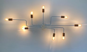 Eight lights bulbs connected from the same power source spread out in different directions