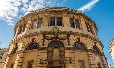 Image of the front of the Sheldonian Theatre in Oxford
