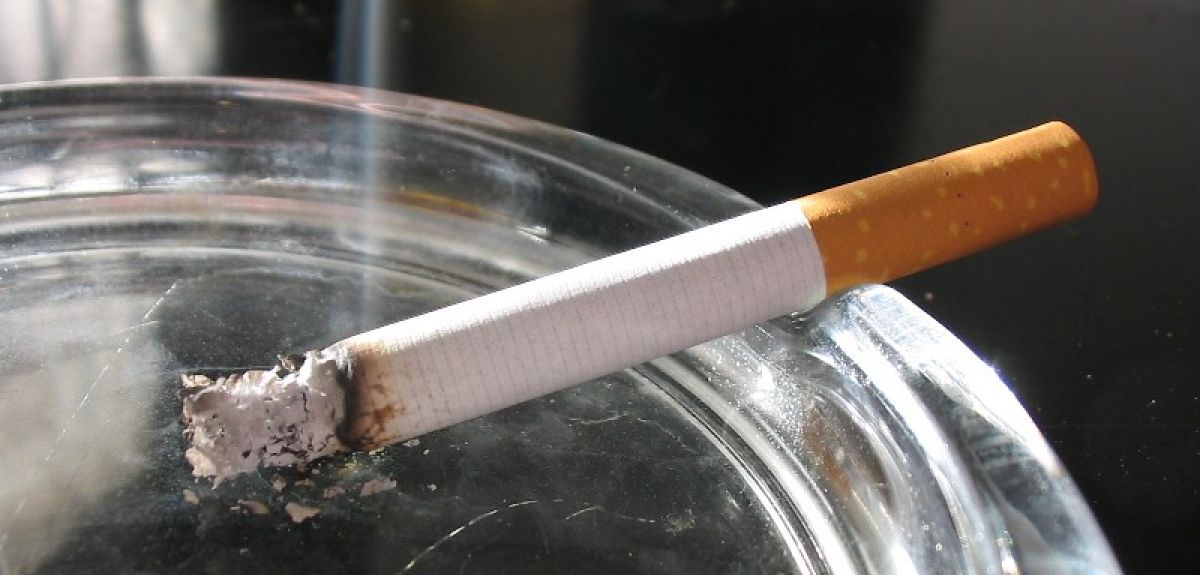 Cigarette smoke by Tomasz Sienicki/Wikimedia Common
