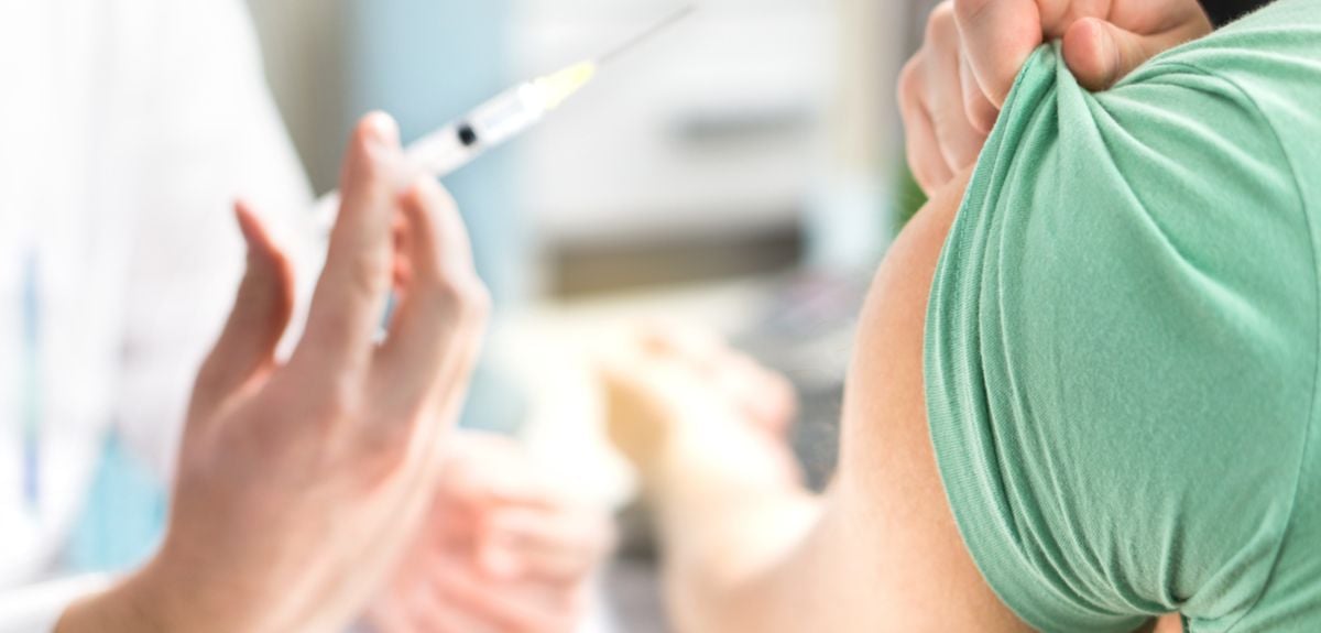 Meningitis B vaccine trial for teenagers launched