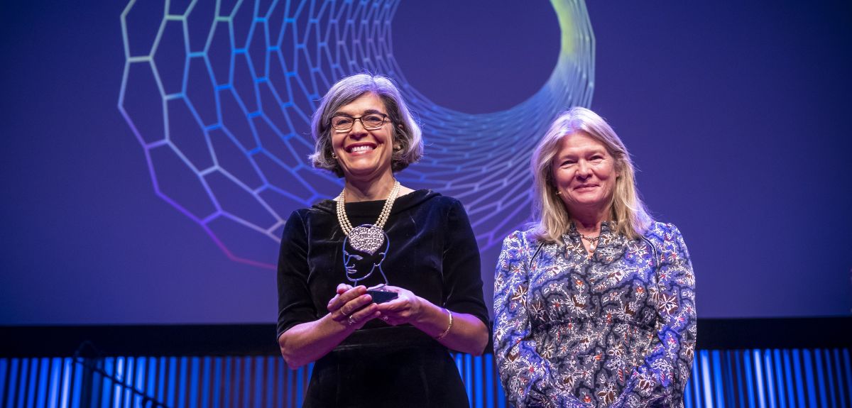 Professor Kia Nobre receives the Heineken Prize for Cognitive Science 2022. Photo credit: Frank van Beek