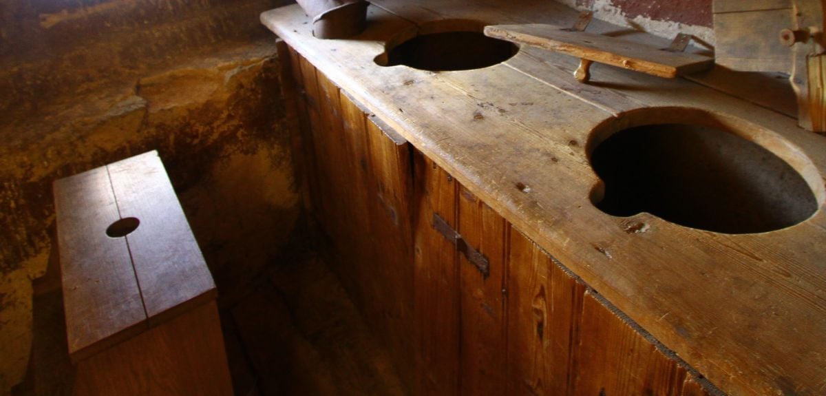 Reconstruction of a medieval latrine