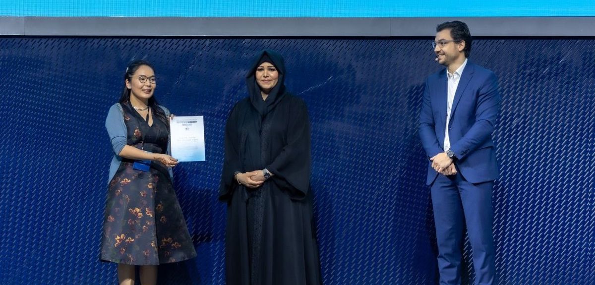 Maral Bayaara receiving her award