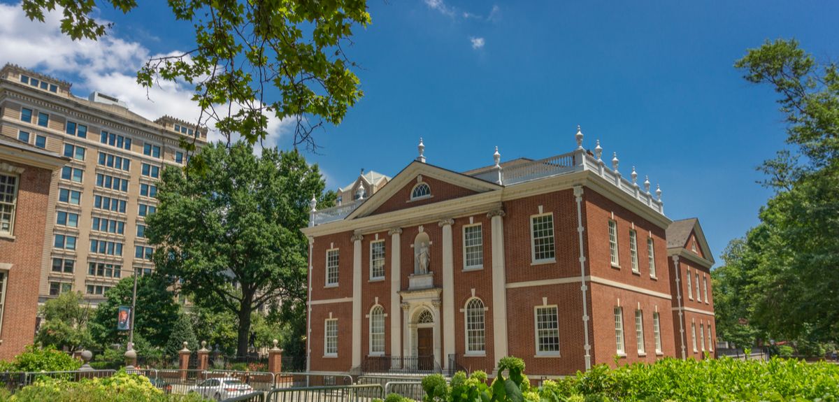 An exterior shot of the American Philosophical Society's library, established by Benjamin Franklin
