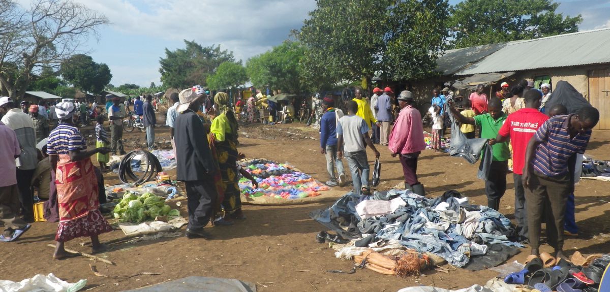 Kagoma weekly market in Kyangwali refugee settlement, Uganda. 