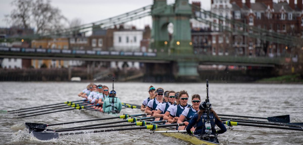 The Oxford Women's team in the foreground and the Cambridge team in the background