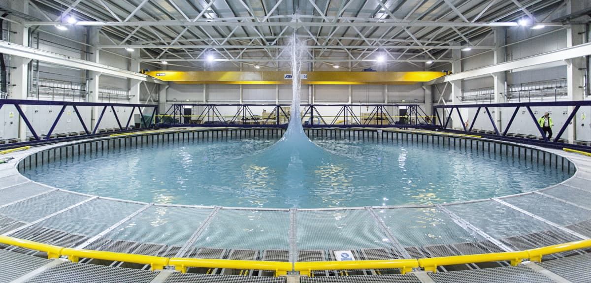 Image of the ‘spike wave’ created in the FloWave circular wave tank