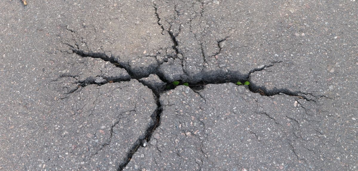 Road cracks