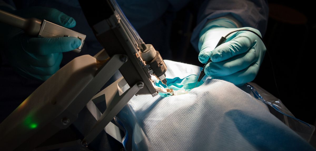 Preceyes robotic eye surgery system