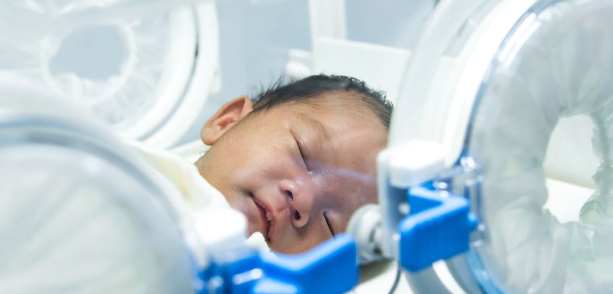 infant in intensive care - neonatal sepsis 