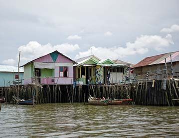 Photograph of a fishing village community in the coastal area of ​​Belawan 